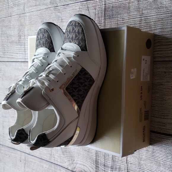Michael Kors Georgie Trainer 9.5 in opwht multi. Available in different sizes - Picture 2 of 6